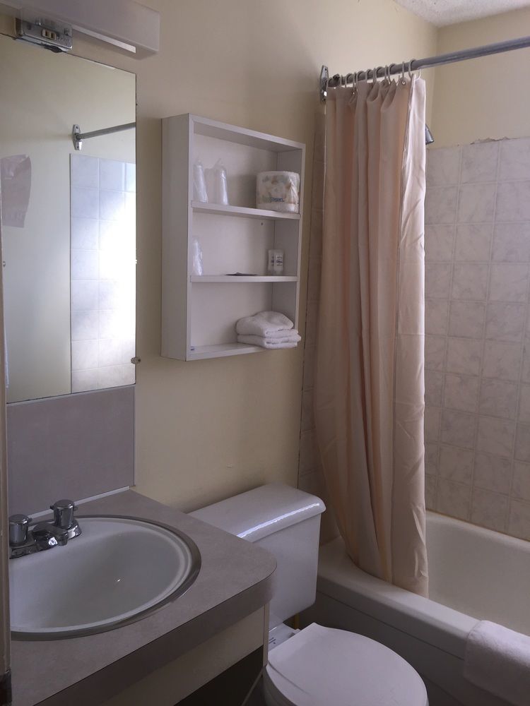 Tyee Village Motel 포트알버니 외부 사진