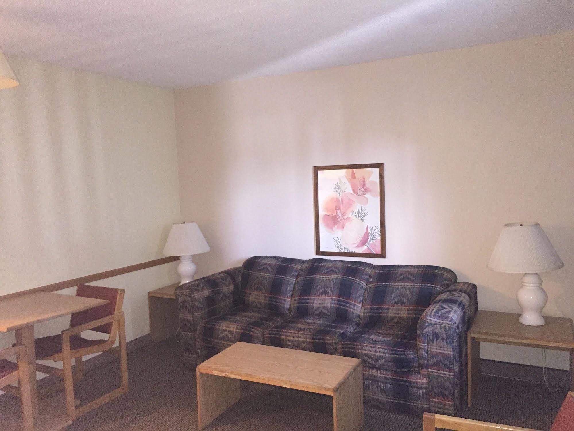 Tyee Village Motel 포트알버니 외부 사진
