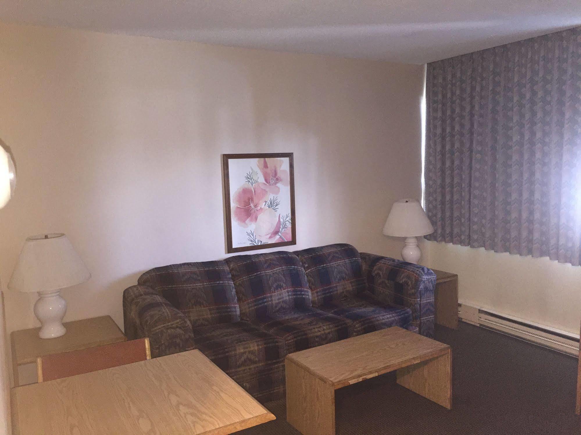 Tyee Village Motel 포트알버니 외부 사진