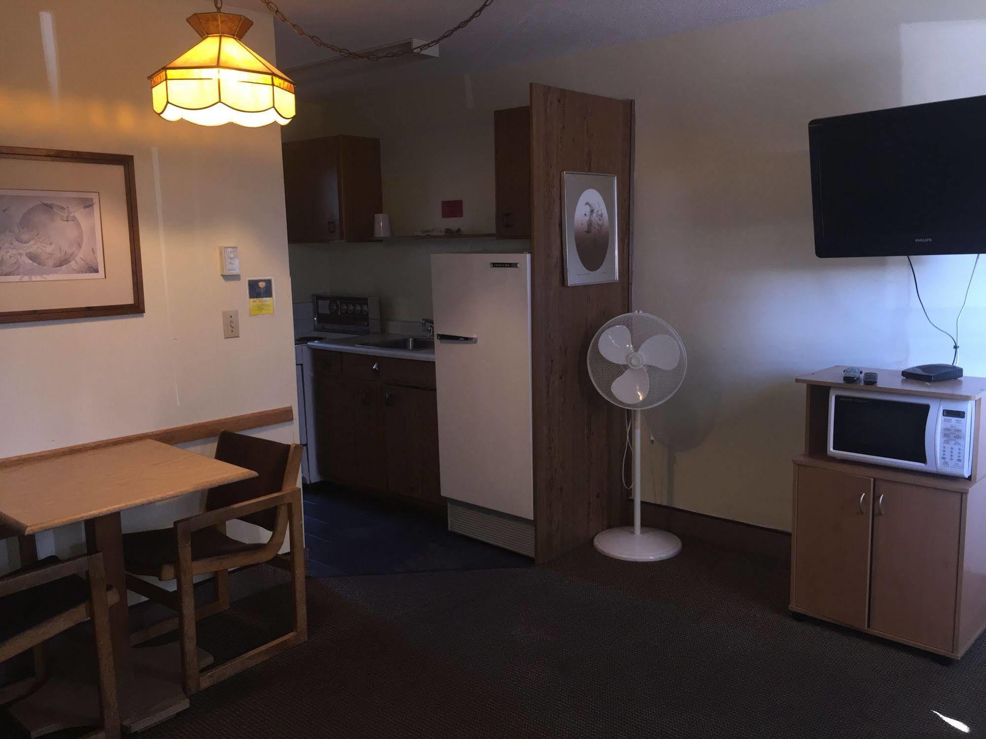 Tyee Village Motel 포트알버니 외부 사진