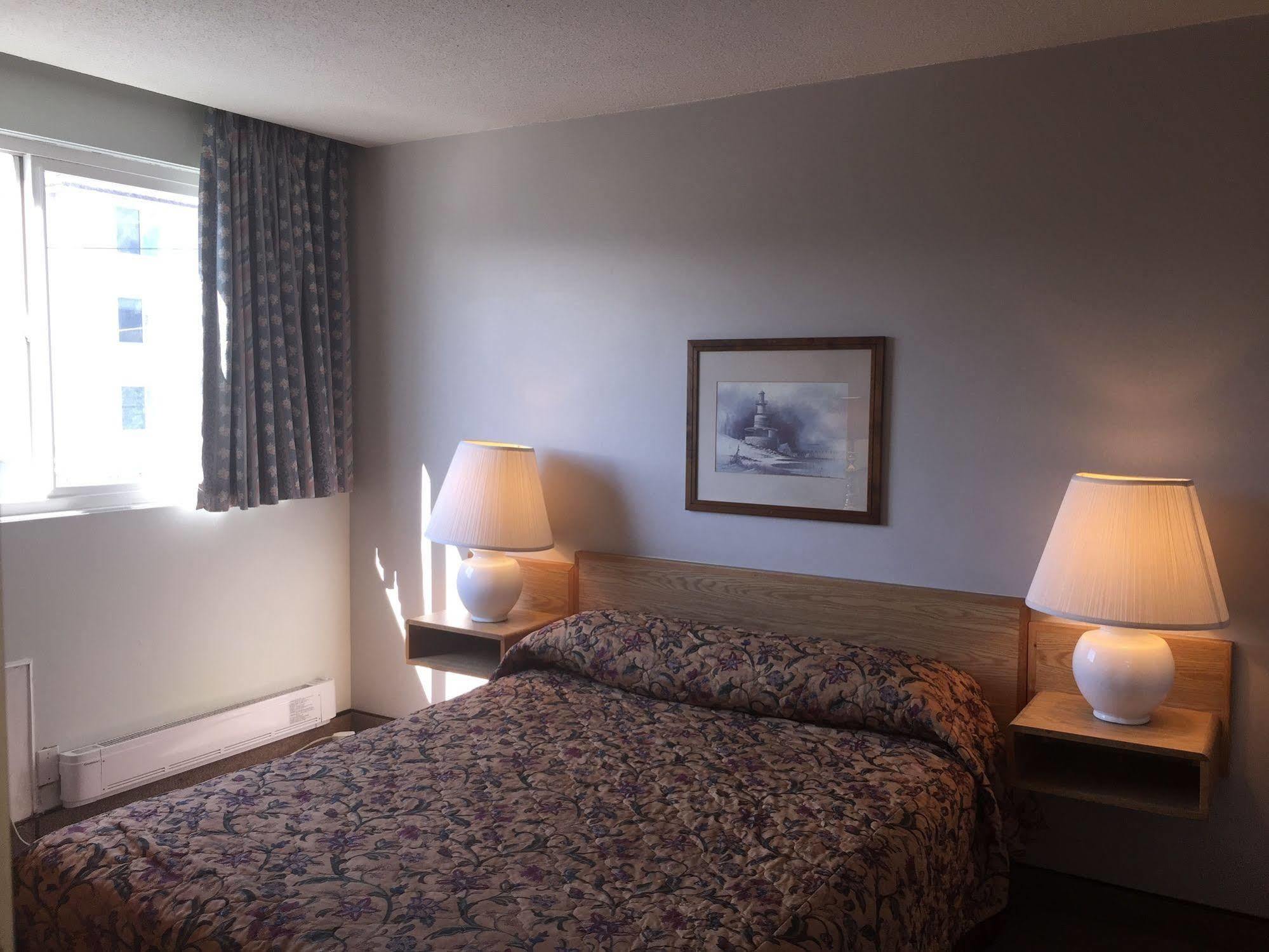 Tyee Village Motel 포트알버니 외부 사진