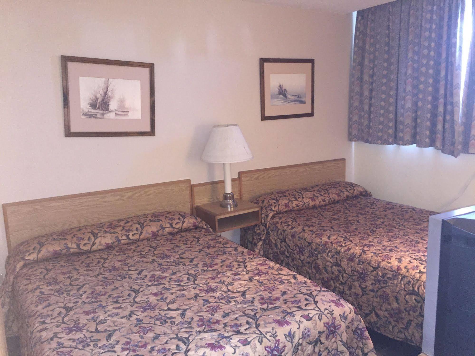 Tyee Village Motel 포트알버니 외부 사진