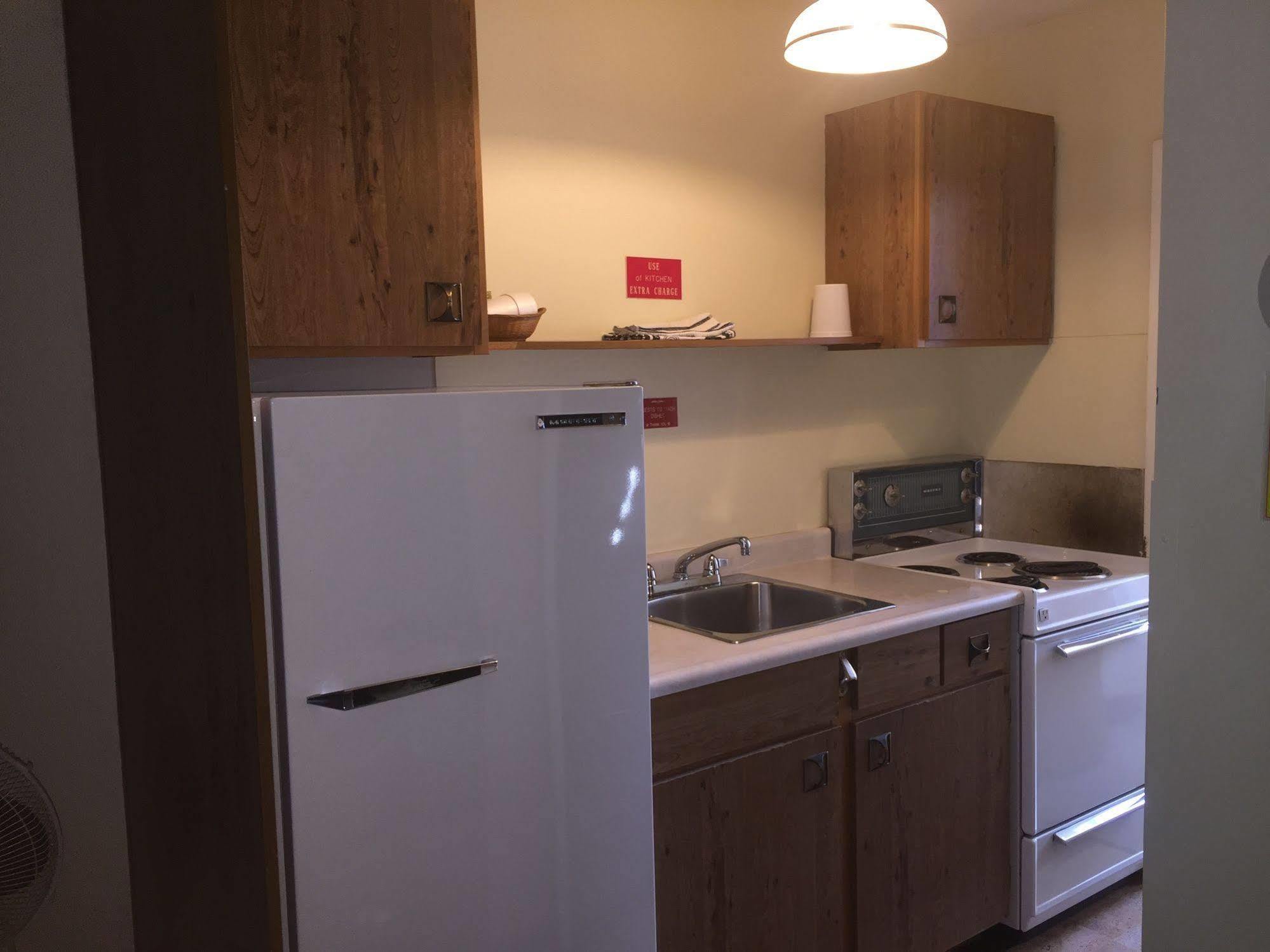 Tyee Village Motel 포트알버니 외부 사진
